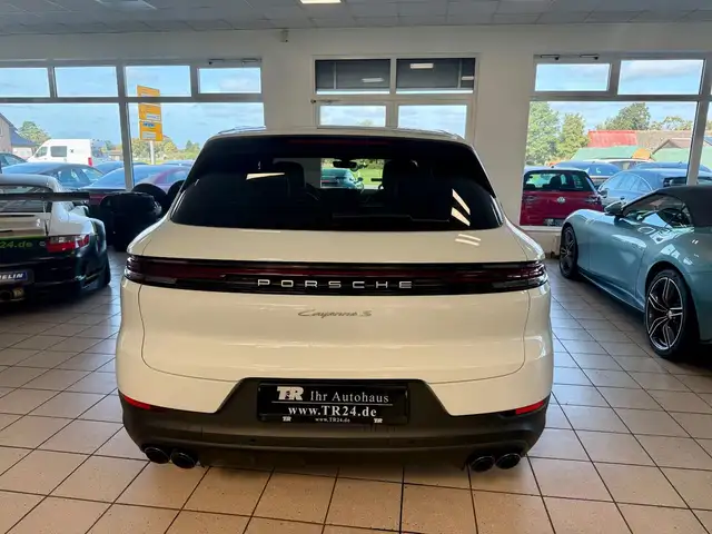 Porsche Cayenne view 4