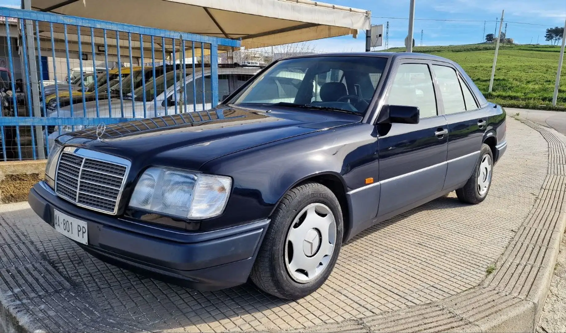Mercedes-Benz E 200 Classica Blauw - 2