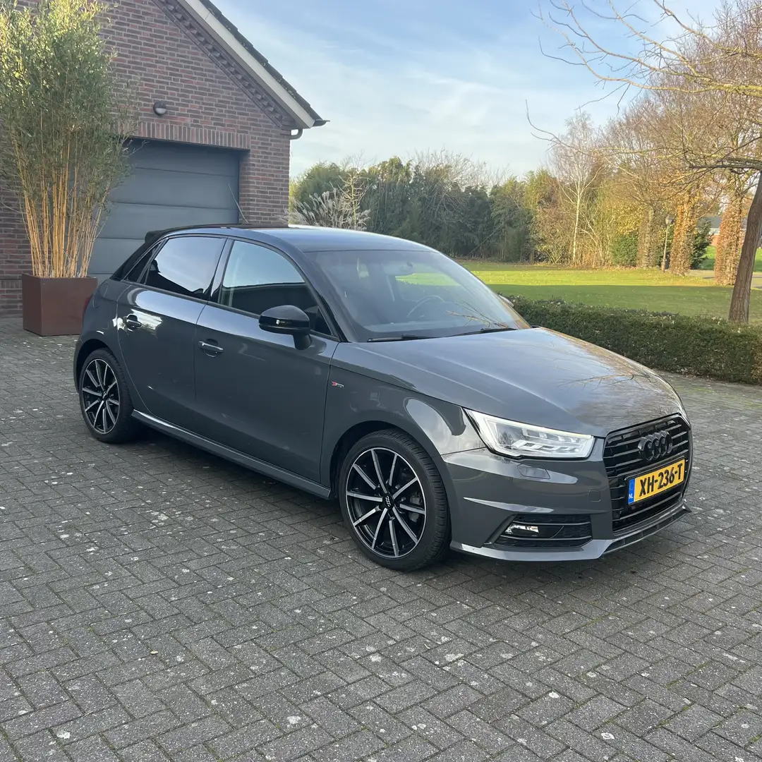 Audi A1 1.0 TFSI Pro Line Grijs - 1