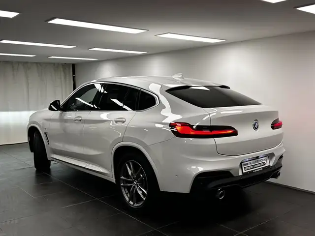 BMW X4 view 3