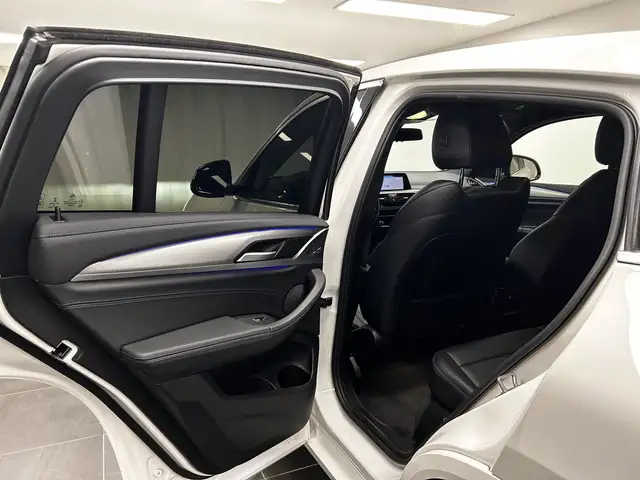 BMW X4 view 13