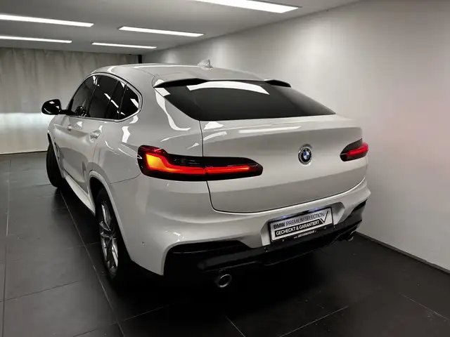 BMW X4 view 10