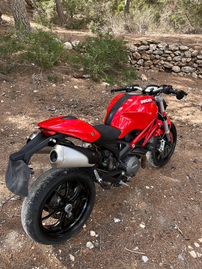 Ducati Monster 796 crvena - 1