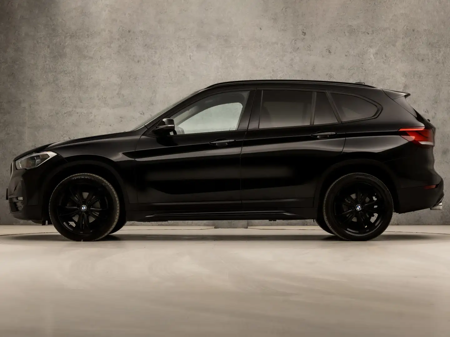 BMW X1 xDrive20i Sportline Automaat 180Pk (4 CILINDER, GR Zwart - 2