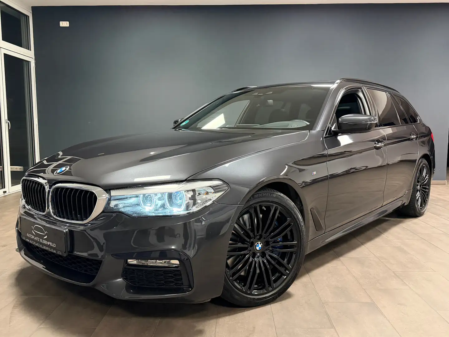 BMW 540 i G31 xDrive M-Sportpaket / HUD / 4xSHZ / PANORAMA Grau - 1