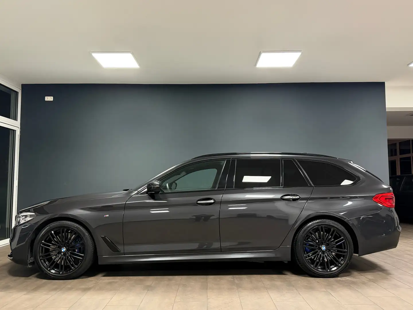 BMW 540 i G31 xDrive M-Sportpaket / HUD / 4xSHZ / PANORAMA Grau - 2