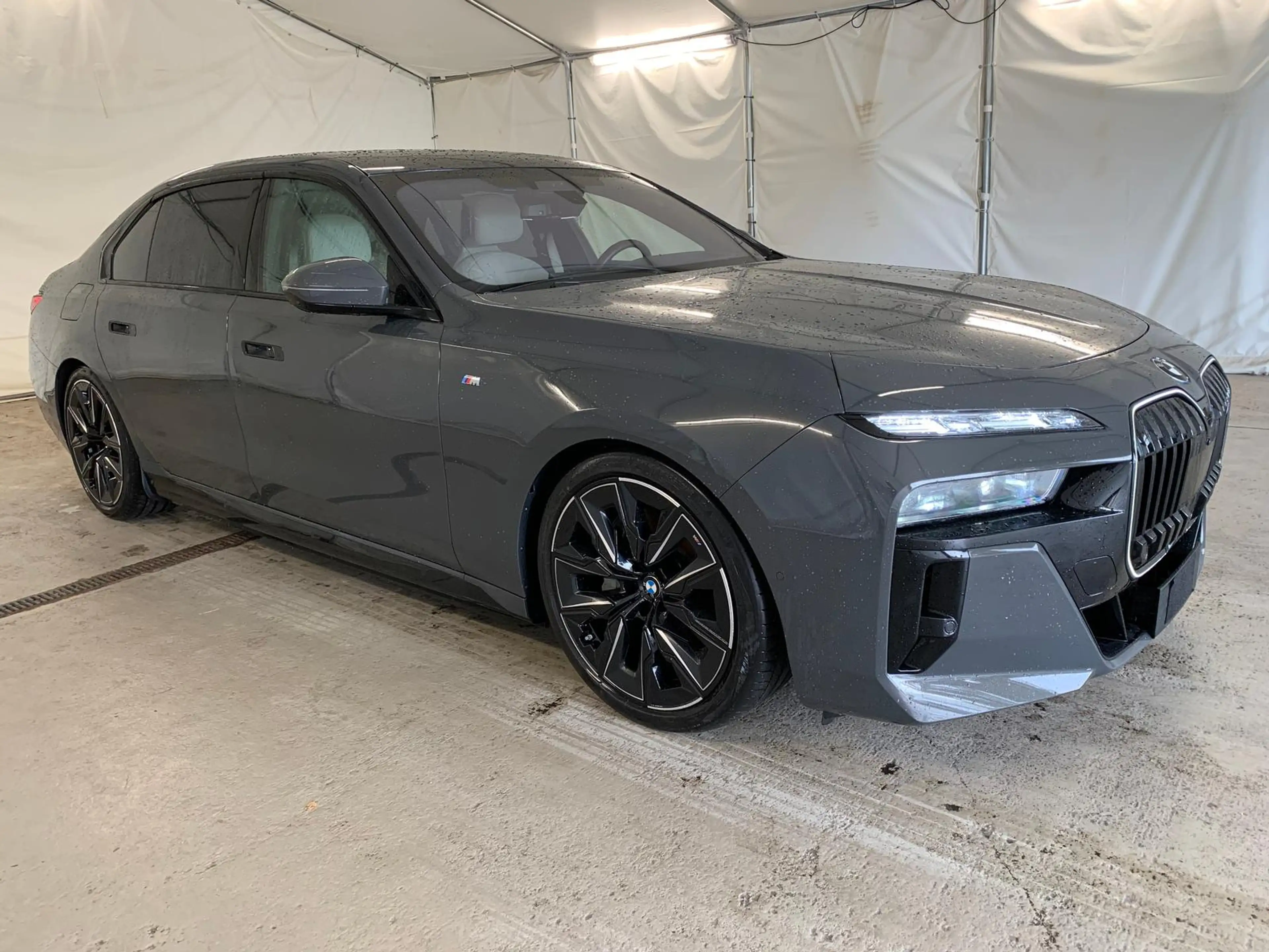 BMW i7 60 M Sport SKY-L/THEATRE/ICONIC/DIAMOND/21" — photo 3