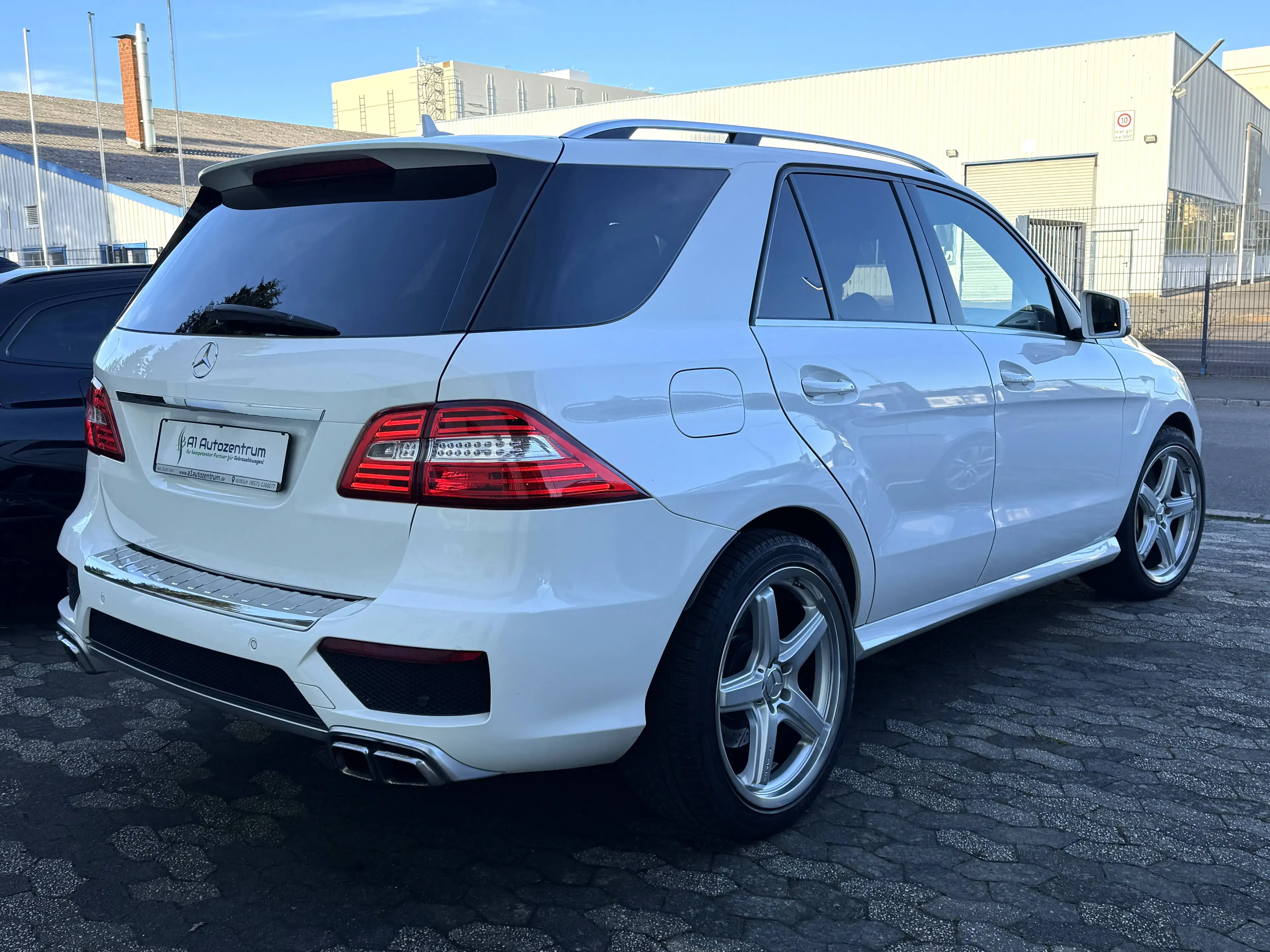 Mercedes-Benz ML 63 AMG 4Matic 7G-TRONIC AHK Panorama B&O Sitzbelüftung 360° Cam — photo 4