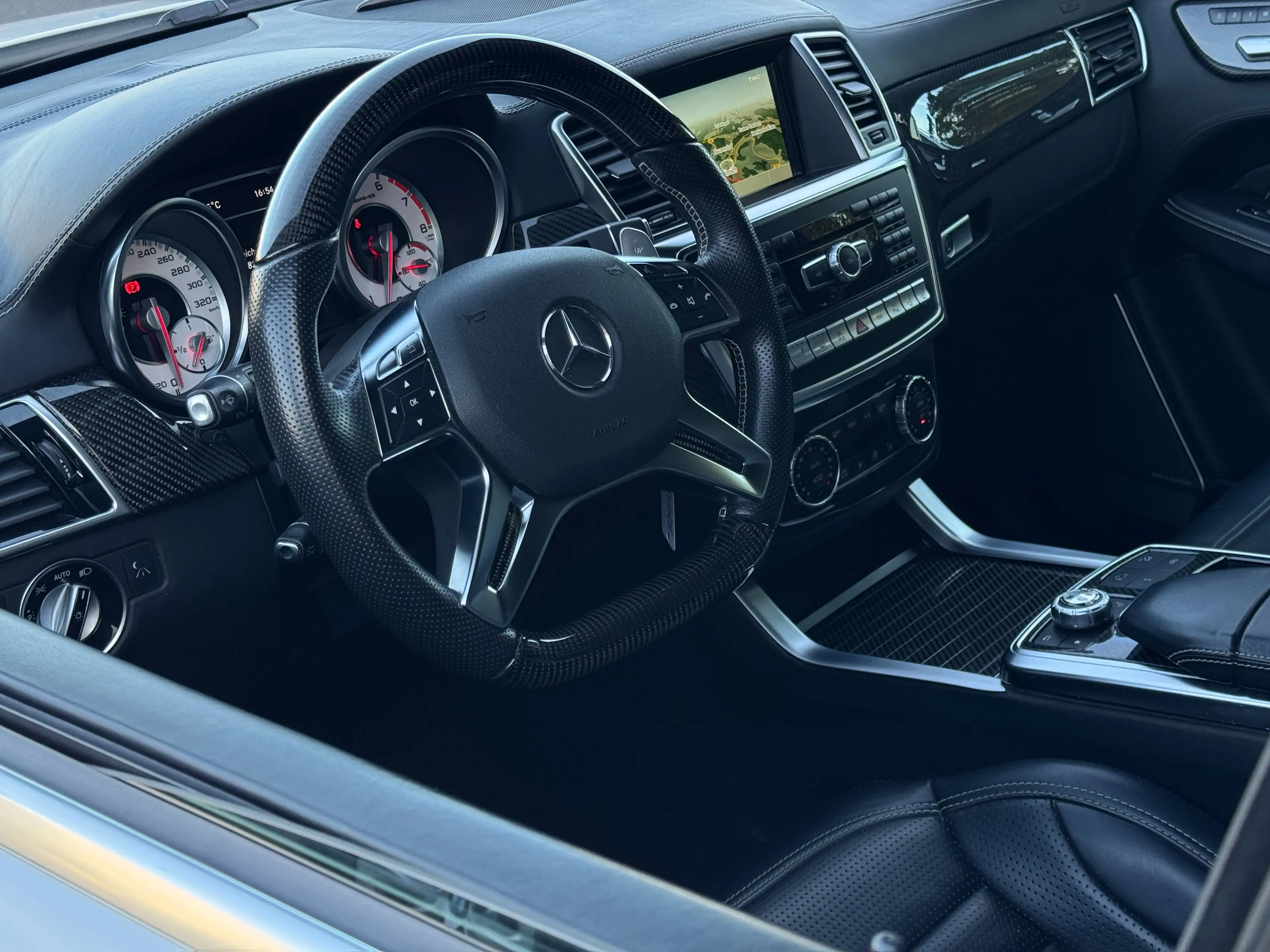Mercedes-Benz ML 63 AMG 4Matic 7G-TRONIC AHK Panorama B&O Sitzbelüftung 360° Cam — photo 10