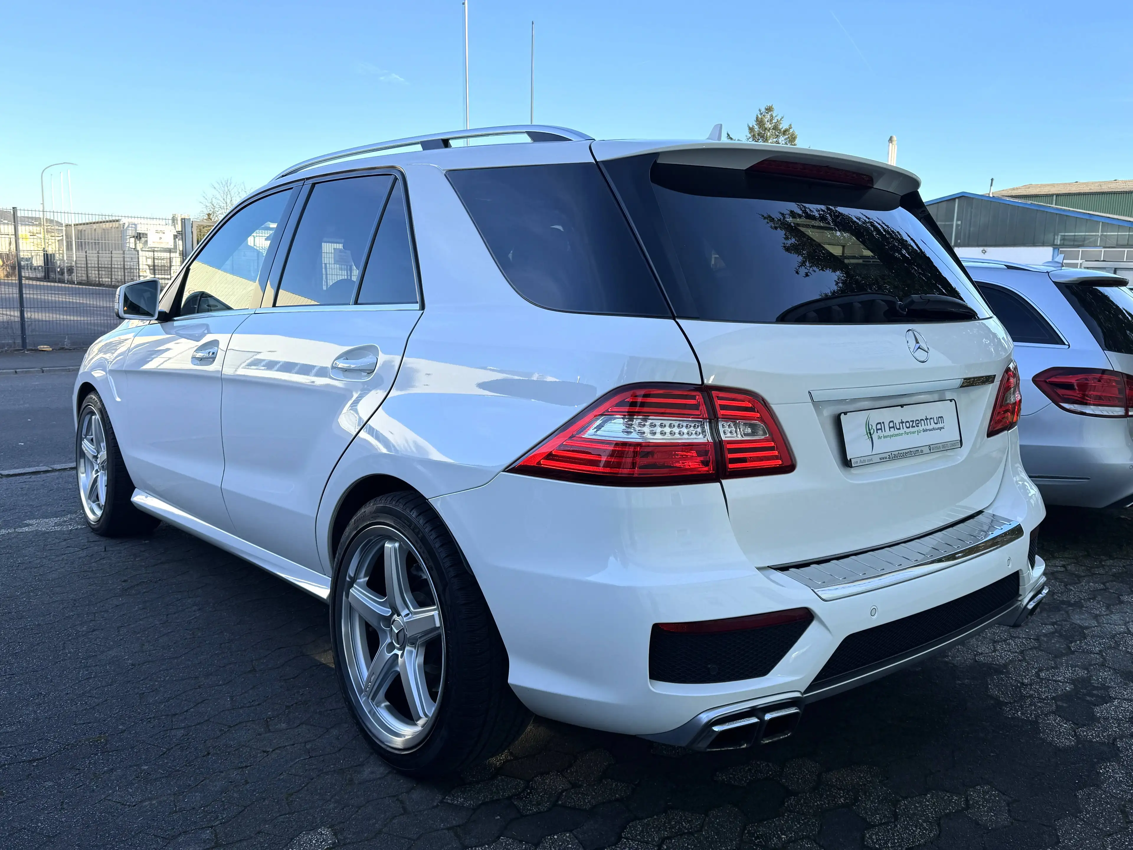 Mercedes-Benz ML 63 AMG 4Matic 7G-TRONIC AHK Panorama B&O Sitzbelüftung 360° Cam — photo 5