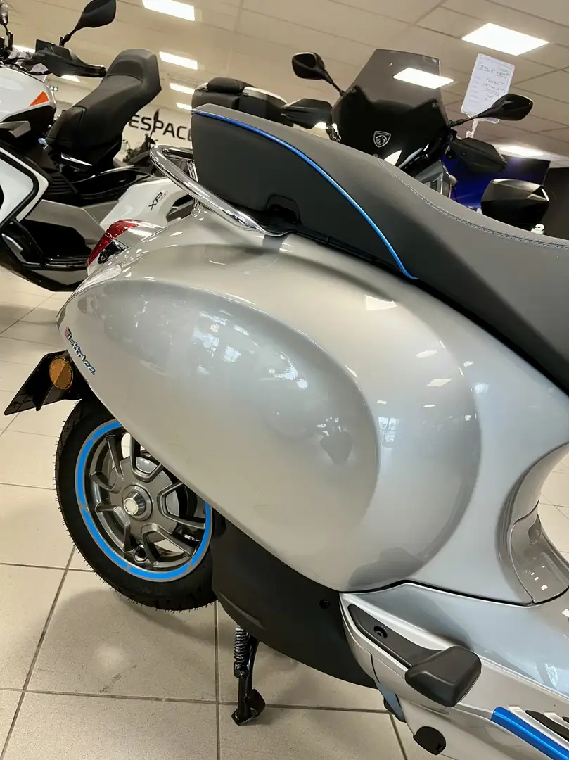 Vespa Elettrica 70 km/h Gris - 2