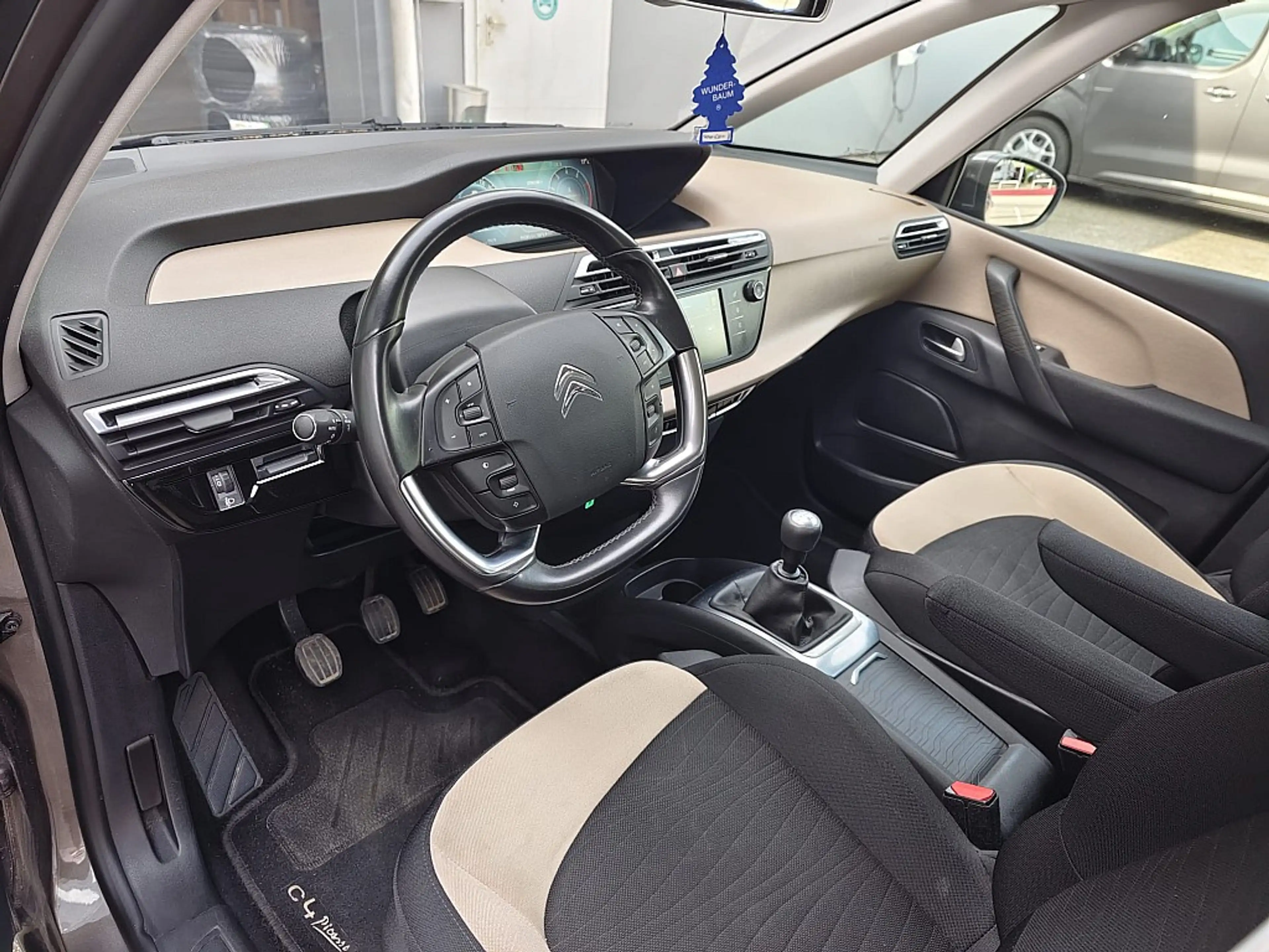 Citroen C4 Picasso PureTech 130 S&S Intensive — photo 3