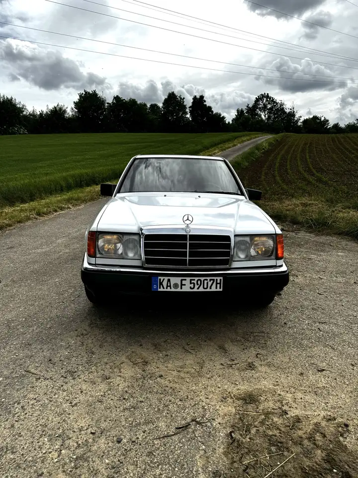 Mercedes-Benz 300D, foto 1