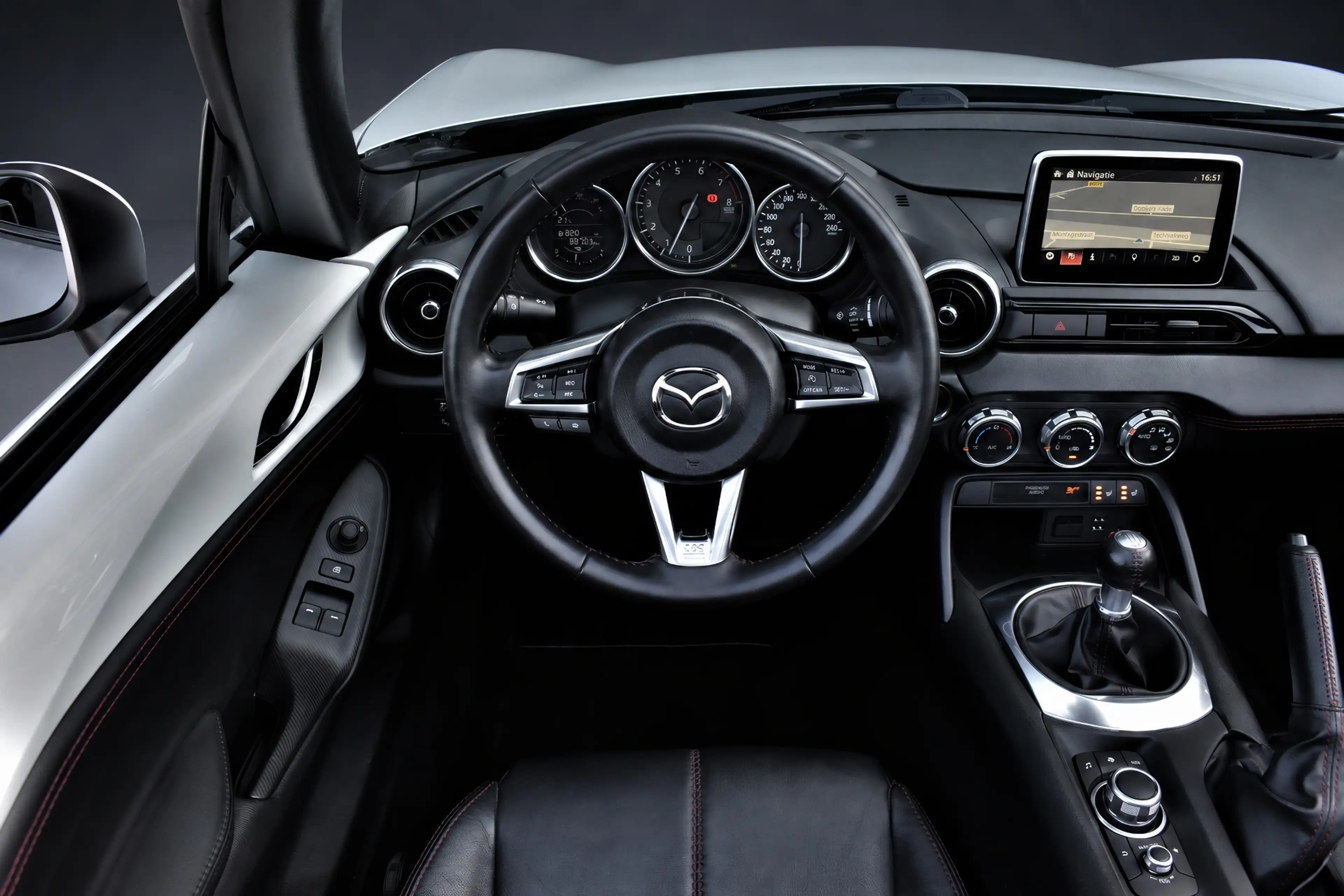 Mazda MX-5 2.0 161pk SkyActiv-G 160 GT-M Bose/Led/Leer/Keyles — photo 13