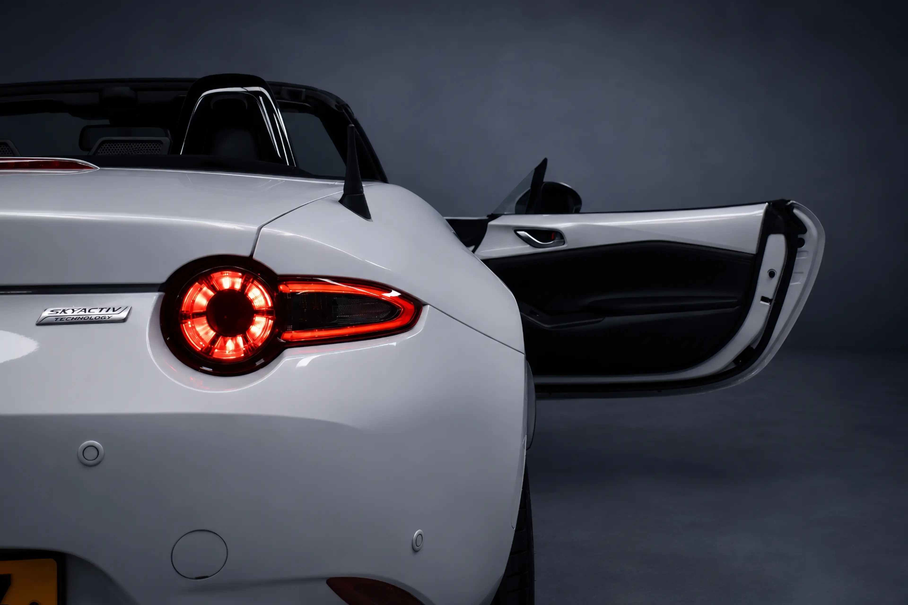 Mazda MX-5 2.0 161pk SkyActiv-G 160 GT-M Bose/Led/Leer/Keyles — photo 8