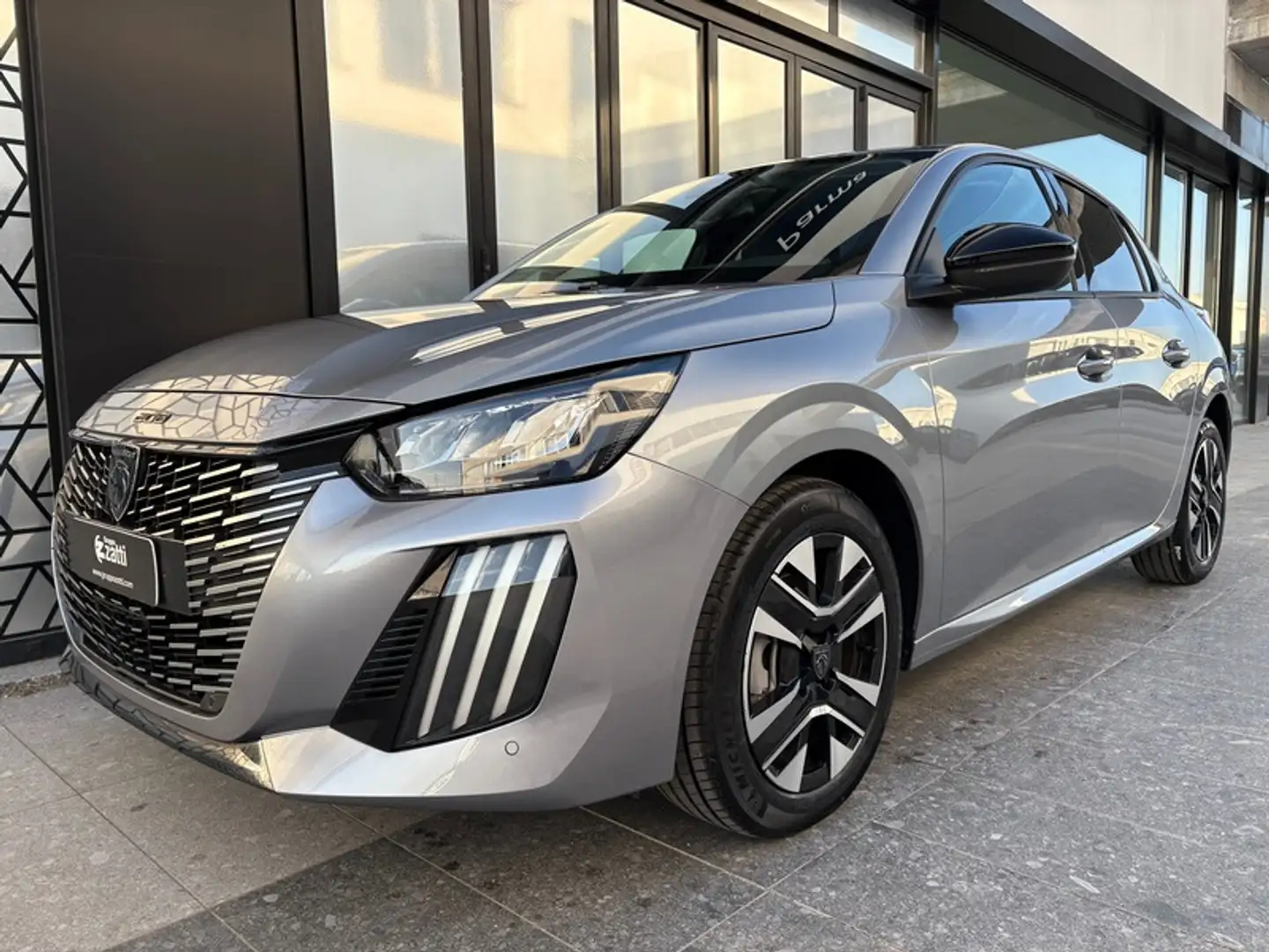Peugeot 208 1.2 PureTech Allure Gris - 1