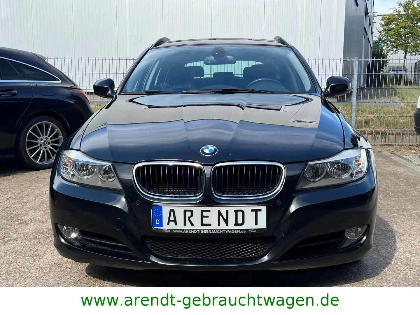 BMW 318 Baureihe 3 Touring 318i*NAVI/PDC/SHZ/GRA* Schwarz - 2