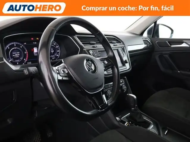 Volkswagen Tiguan view 12
