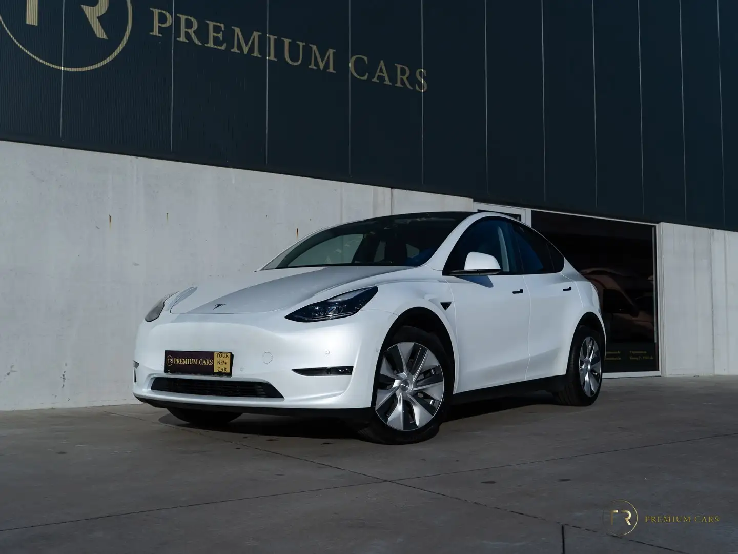 Tesla Model Y Long Range l Dual l Enhanced Autopilot! l Towhook Weiß - 2