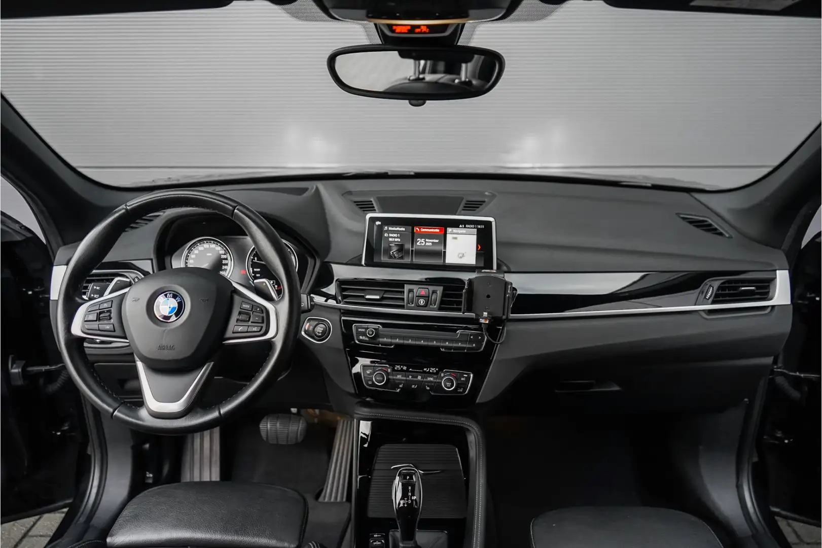 BMW X1 sDrive20i High Executive Sportline Camera Leder 18 Zwart - 2