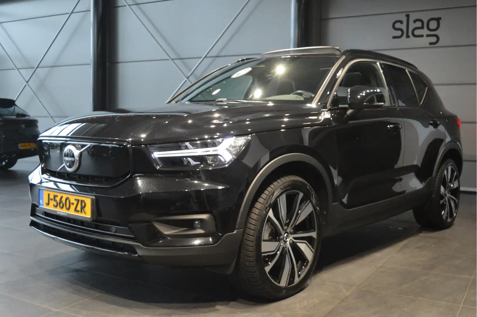 Volvo XC40 Recharge P8 AWD R-Design pano Harman Kardon 20 inc Noir - 2