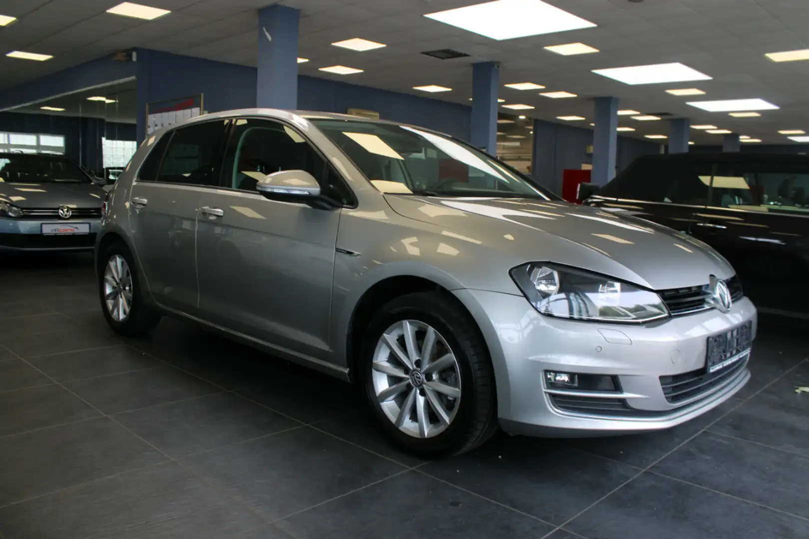 Volkswagen Golf 1.2 TSI BlueMotion Lounge Plateado - 1