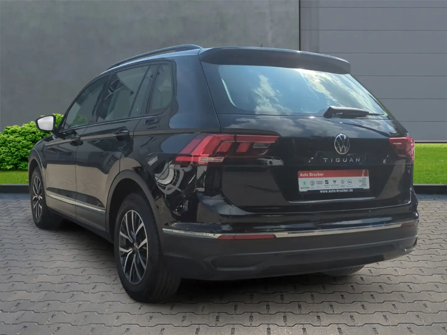 Volkswagen Tiguan Life 1.5 TSI LED+Heckklappe elektr.+LaneAssist Schwarz - 2