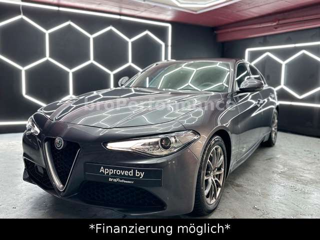 Imagine Alfa Romeo Giulia Super 2.0 Turbo