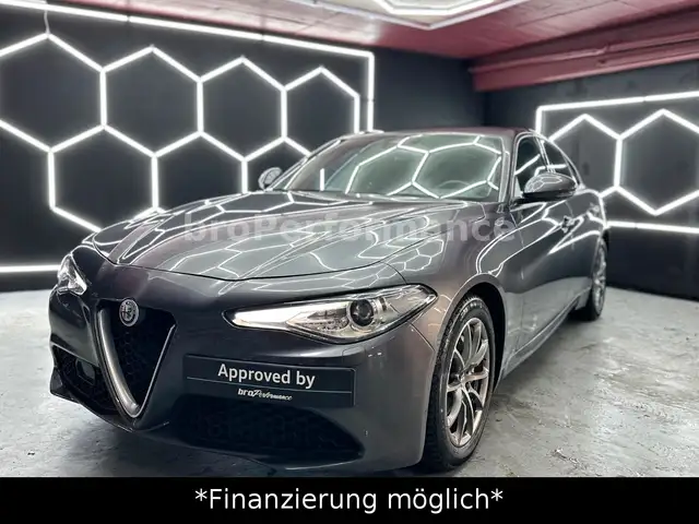 Alfa Romeo Giulia Super 2.0 Turbo