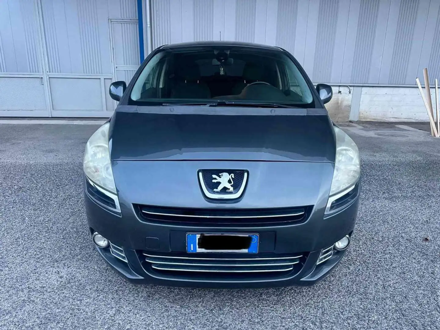 Peugeot 5008 1.6 HDi 115CV Allure Grau - 2