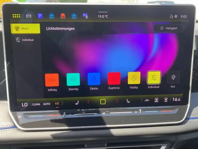 Volkswagen Tiguan view 20
