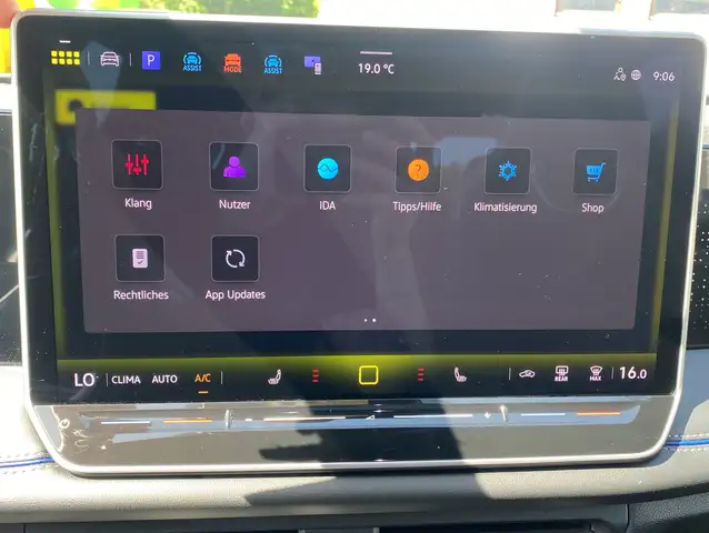 Volkswagen Tiguan view 24