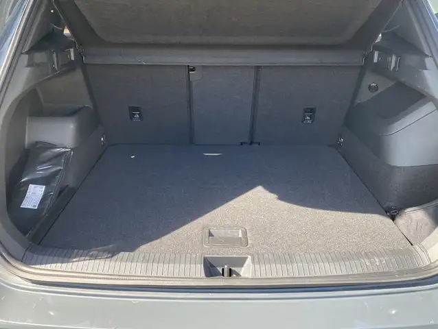 Volkswagen Tiguan view 12