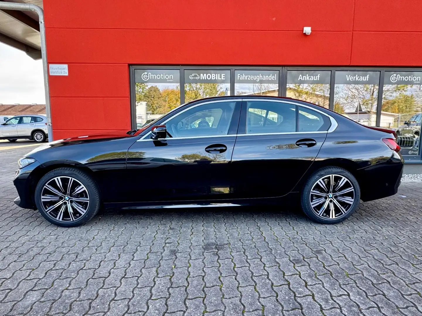 BMW 320 d Limousine*H&K*Leder*DrivingAssProfessional* Schwarz - 2