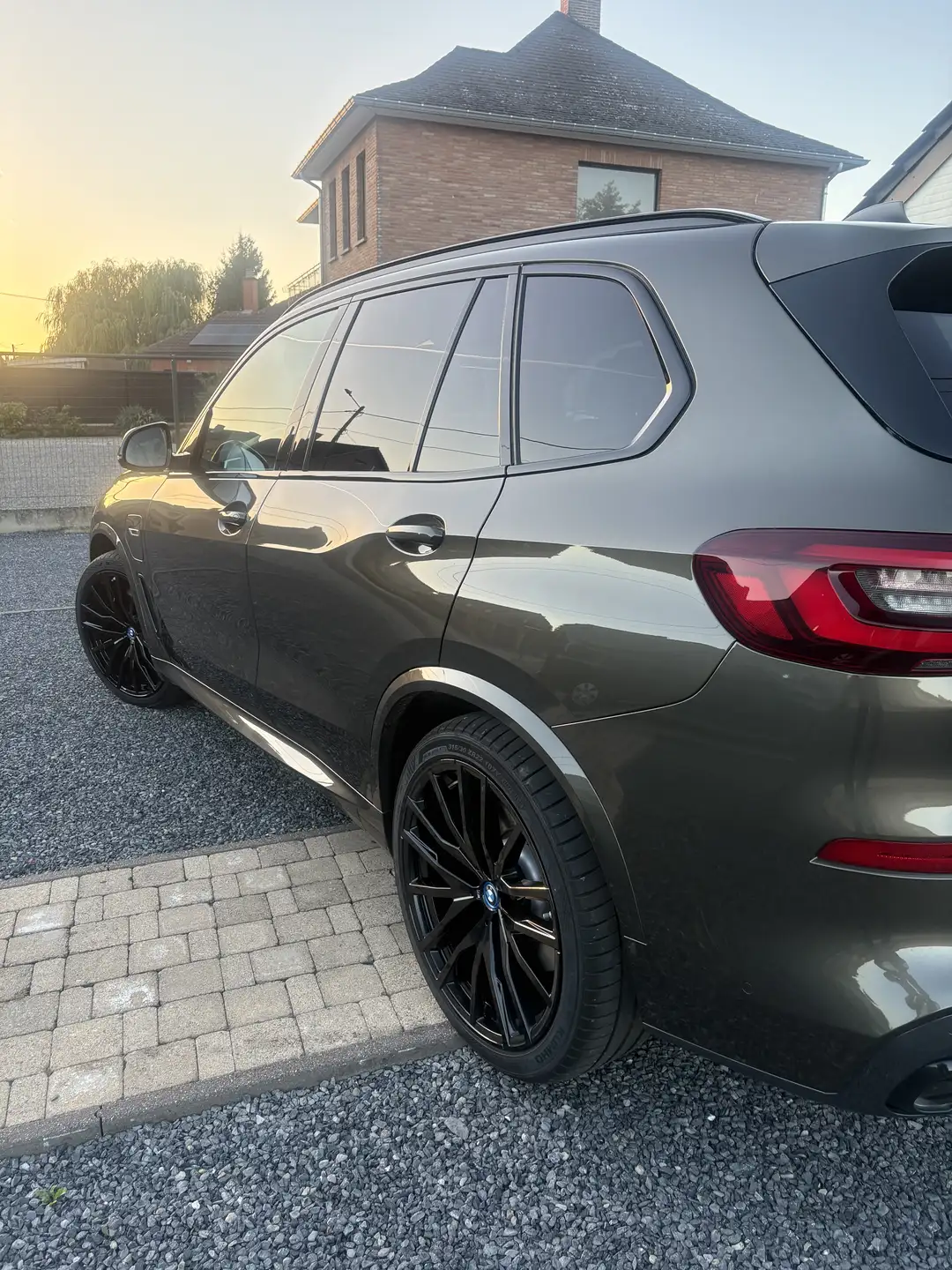 BMW X5 45e 2023 블랙 사진 4