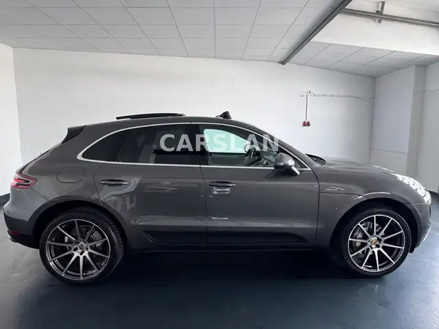 Porsche Macan view 8
