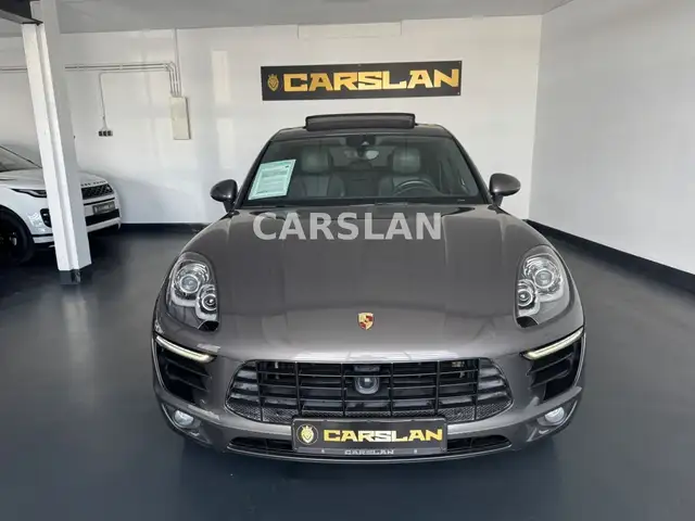 Porsche Macan view 3
