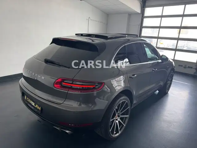 Porsche Macan view 12