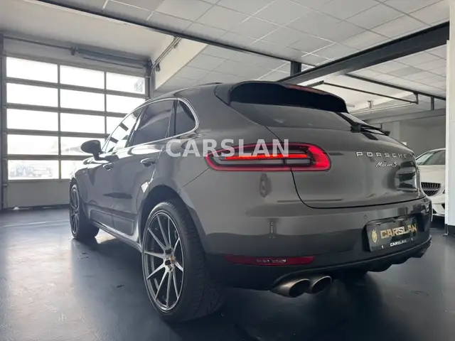 Porsche Macan view 13