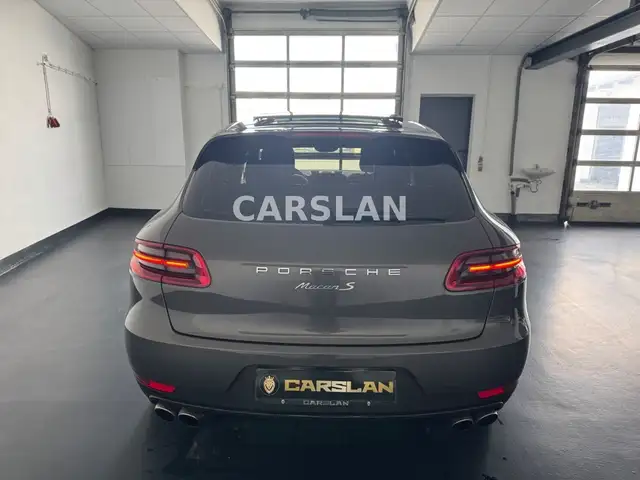 Porsche Macan view 11