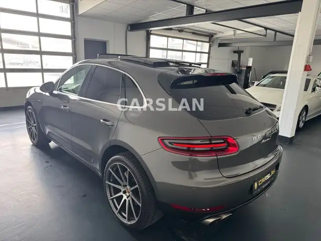Porsche Macan view 10
