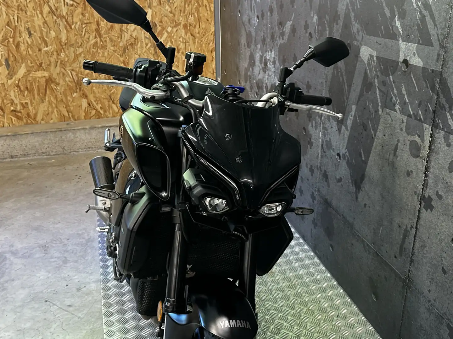 Yamaha MT-10 Fekete - 2