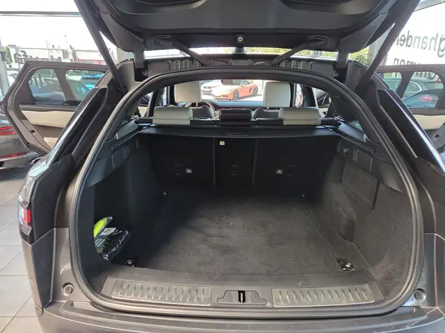 Land Rover Range Rover Velar view 11