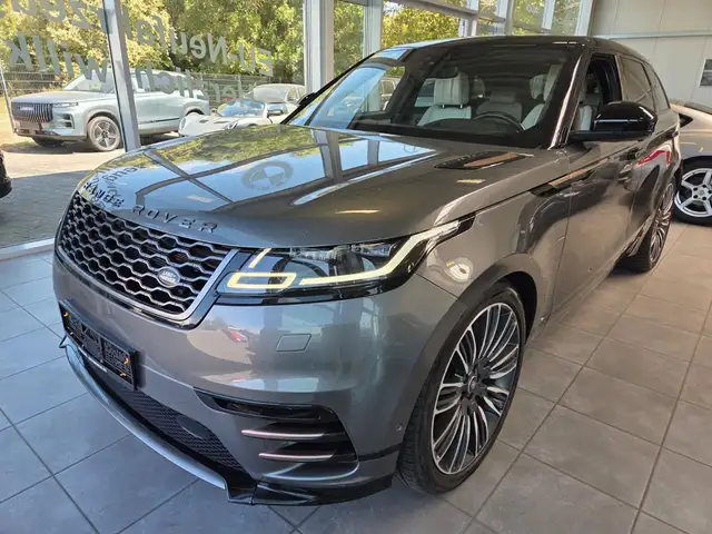Land Rover Range Rover Velar view 3