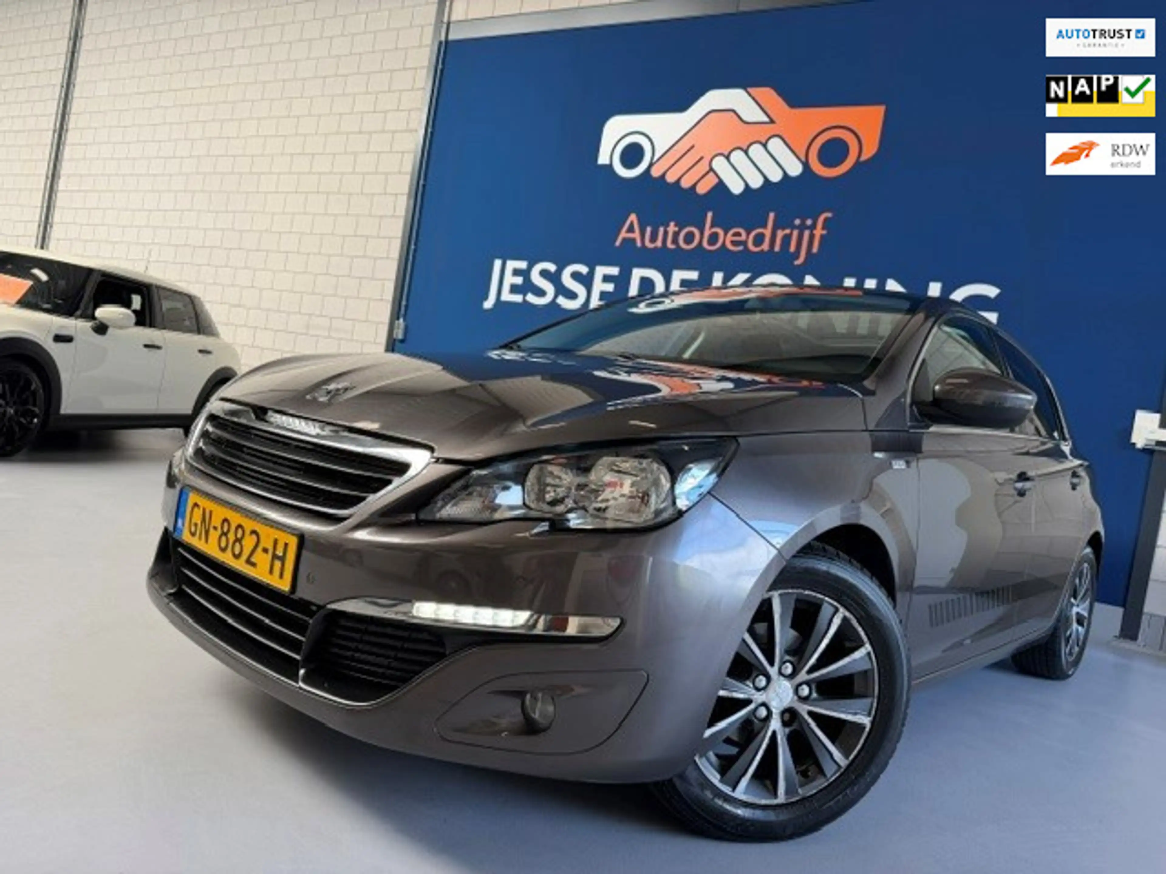 Peugeot 308 1.2 PureTech Style/ bj.2015 / panoramadak/navigati