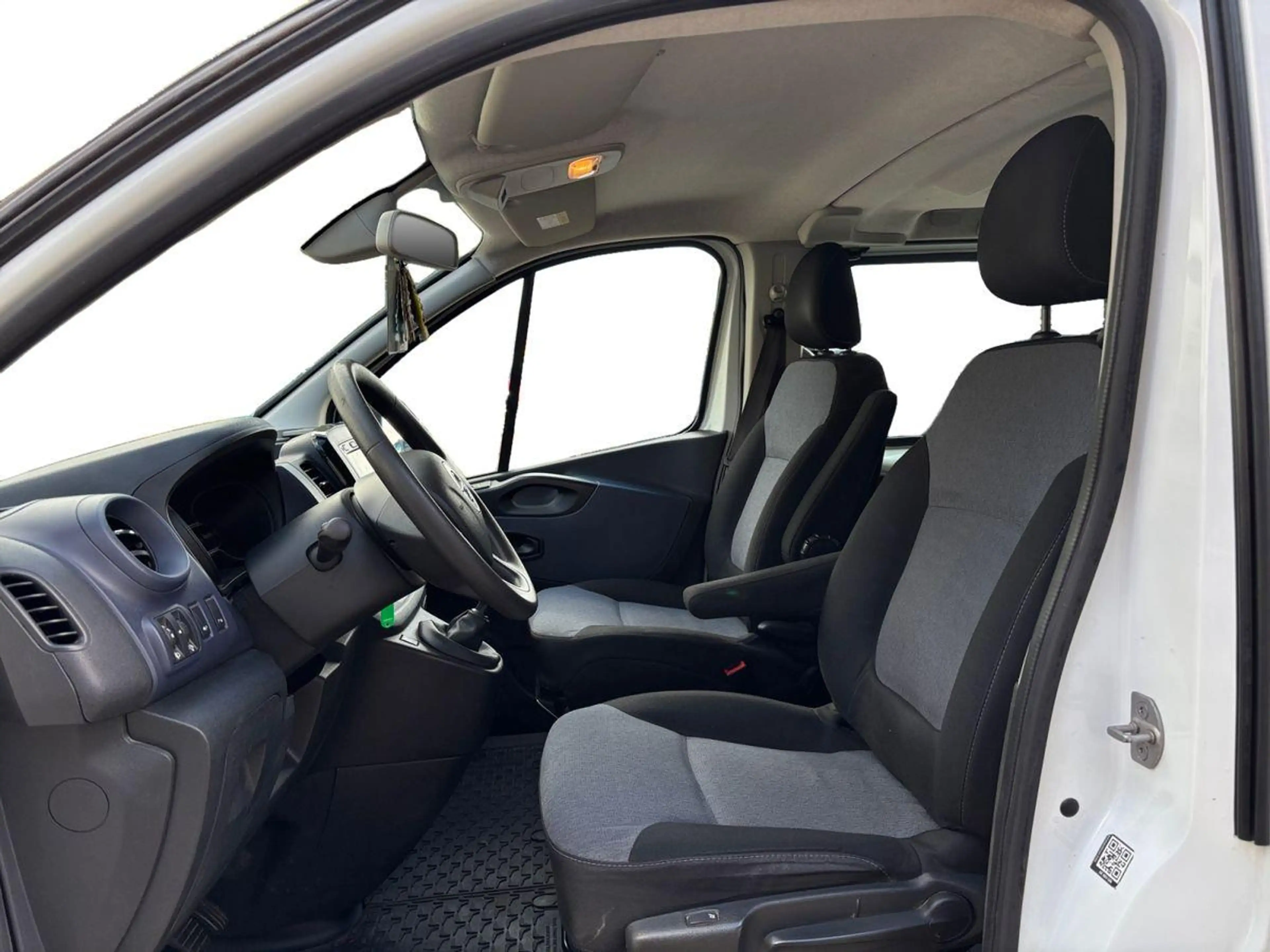 Opel Vivaro Combi L1H1 2,7t 1.6 CDTI — photo 6