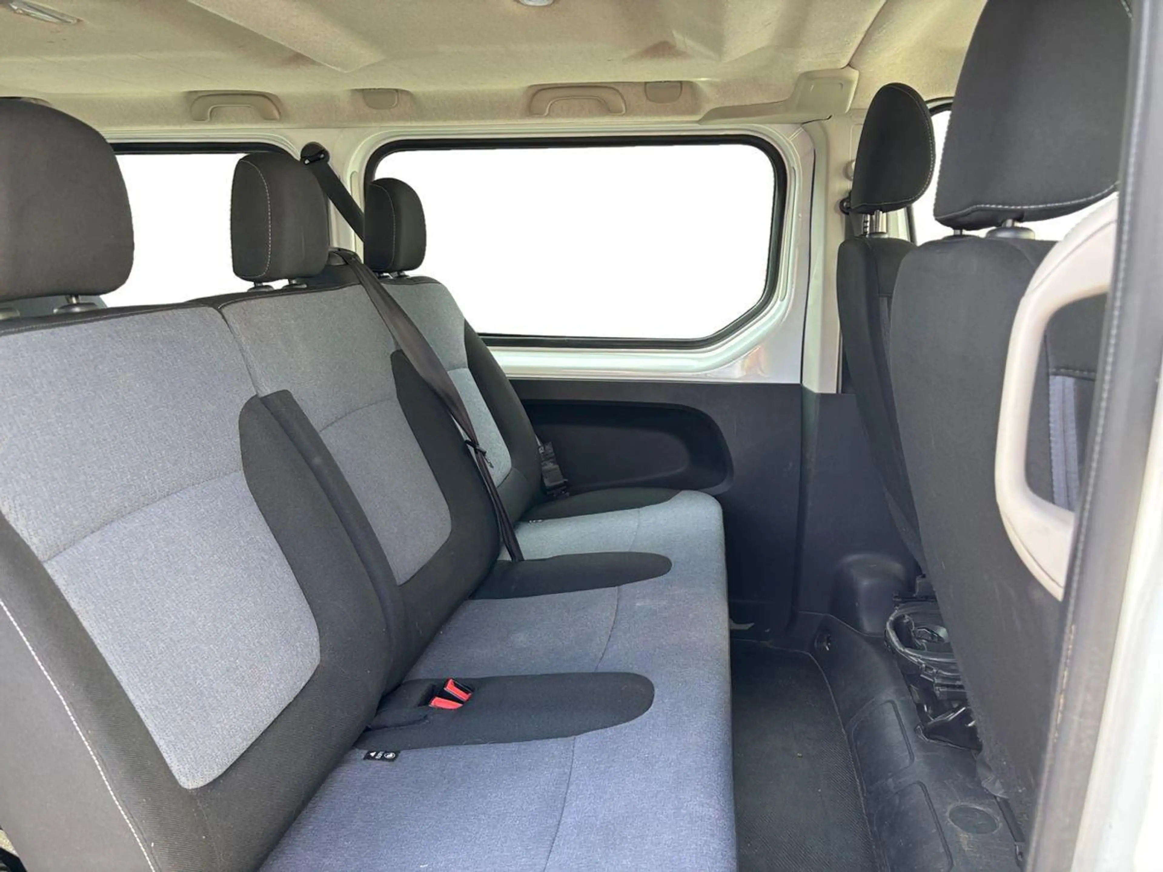 Opel Vivaro Combi L1H1 2,7t 1.6 CDTI — photo 14