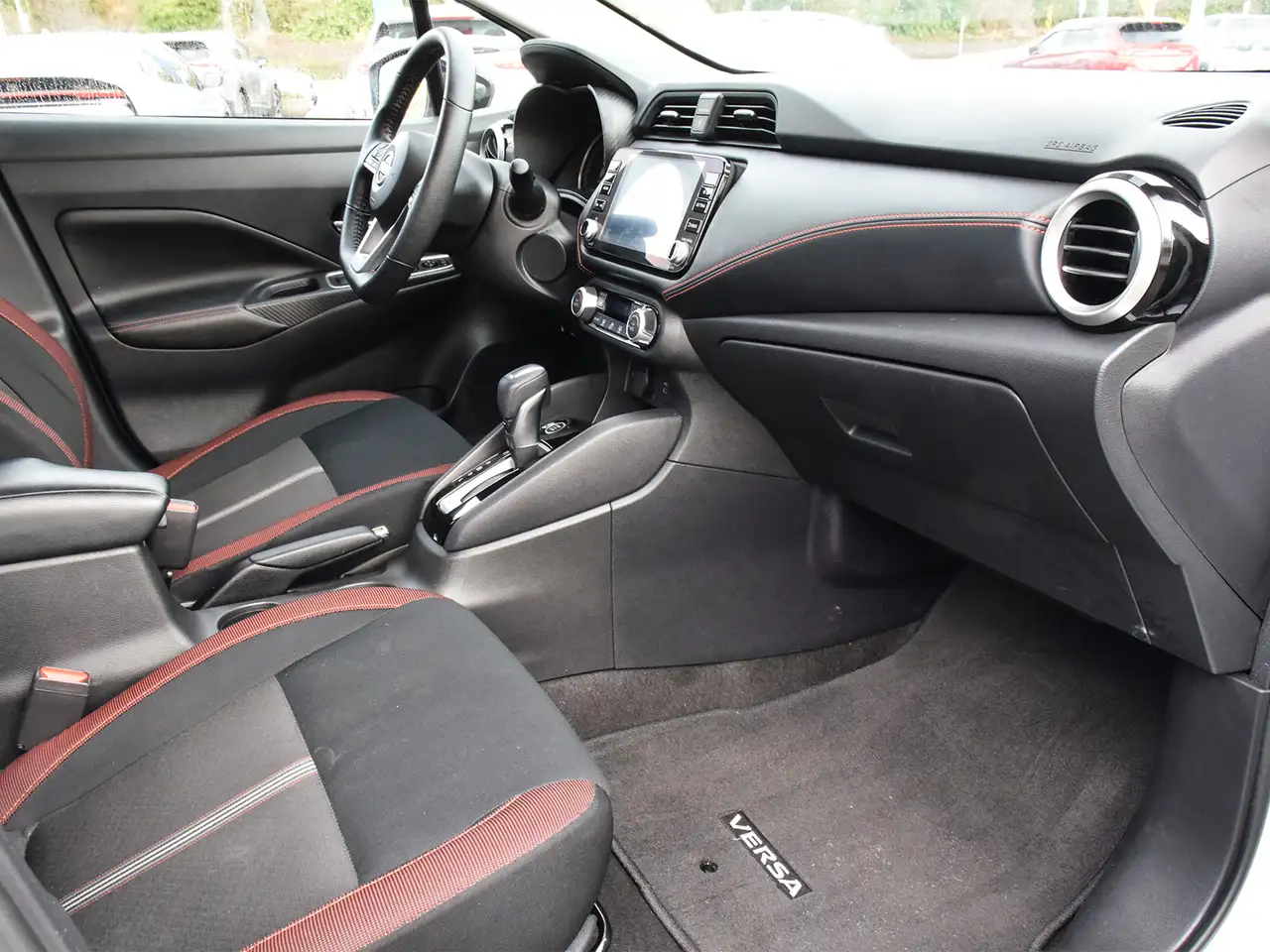 Nissan Versa снимка Nissan Versa