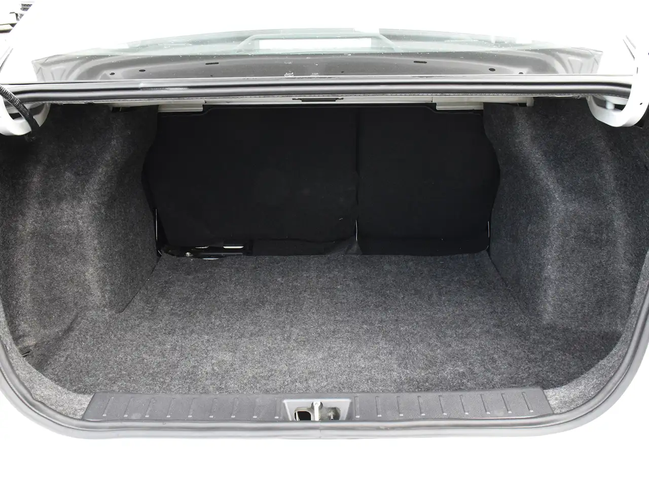 Nissan Versa снимка Nissan Versa