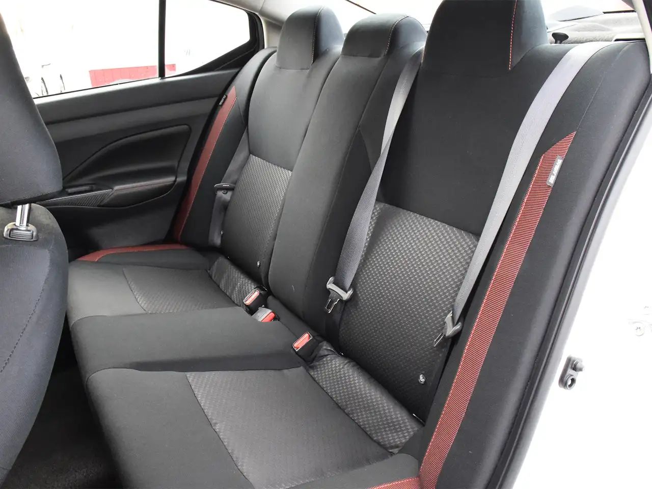 Nissan Versa снимка Nissan Versa
